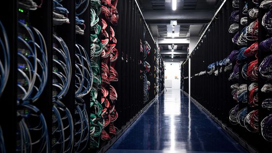 Le centre de données à Sainte Ouen l'Aumône (94) de l'hébergeur français Scaleway qui dispose de la plus capacité de calcul appliqué à l'IA en Europe. ©AFP - ALAIN JOCARD