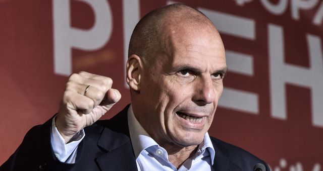 Le leader du parti MERA25 Yanis Varoufakis, à Athènes, en 2023 ©AFP - Spyros Bakalis